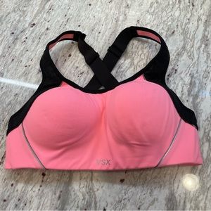 Victoria Secret VSX Sports Bra Size 32B Adjustable Cross back Straps